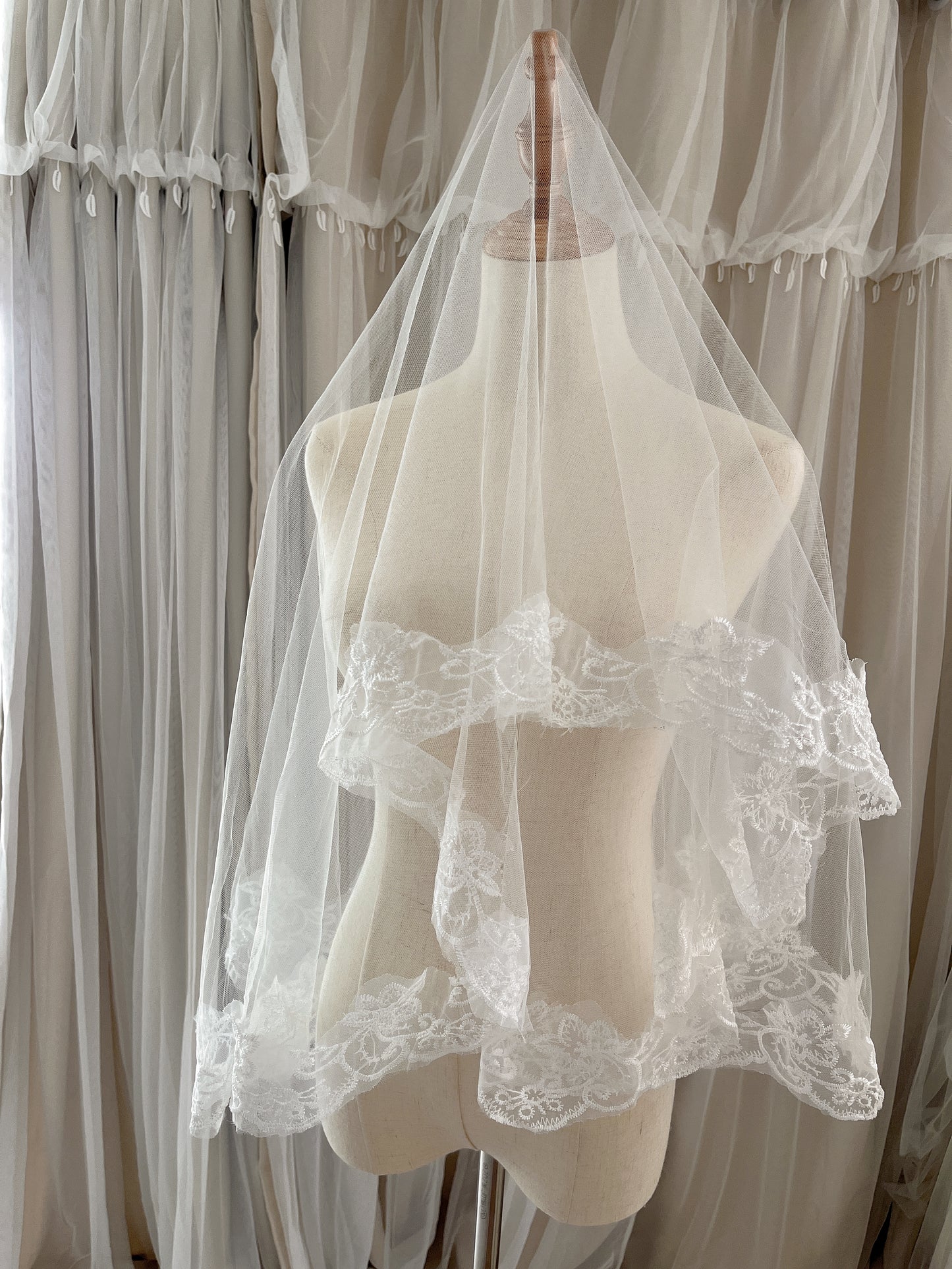 Embroidered Edge Veil (no comb)