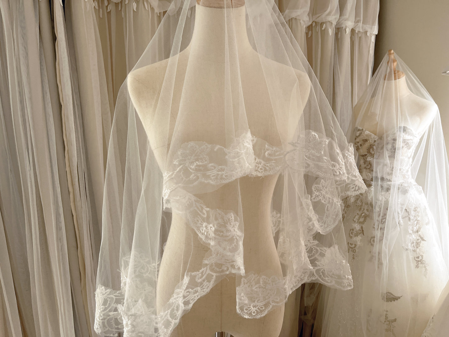 Embroidered Edge Veil (no comb)