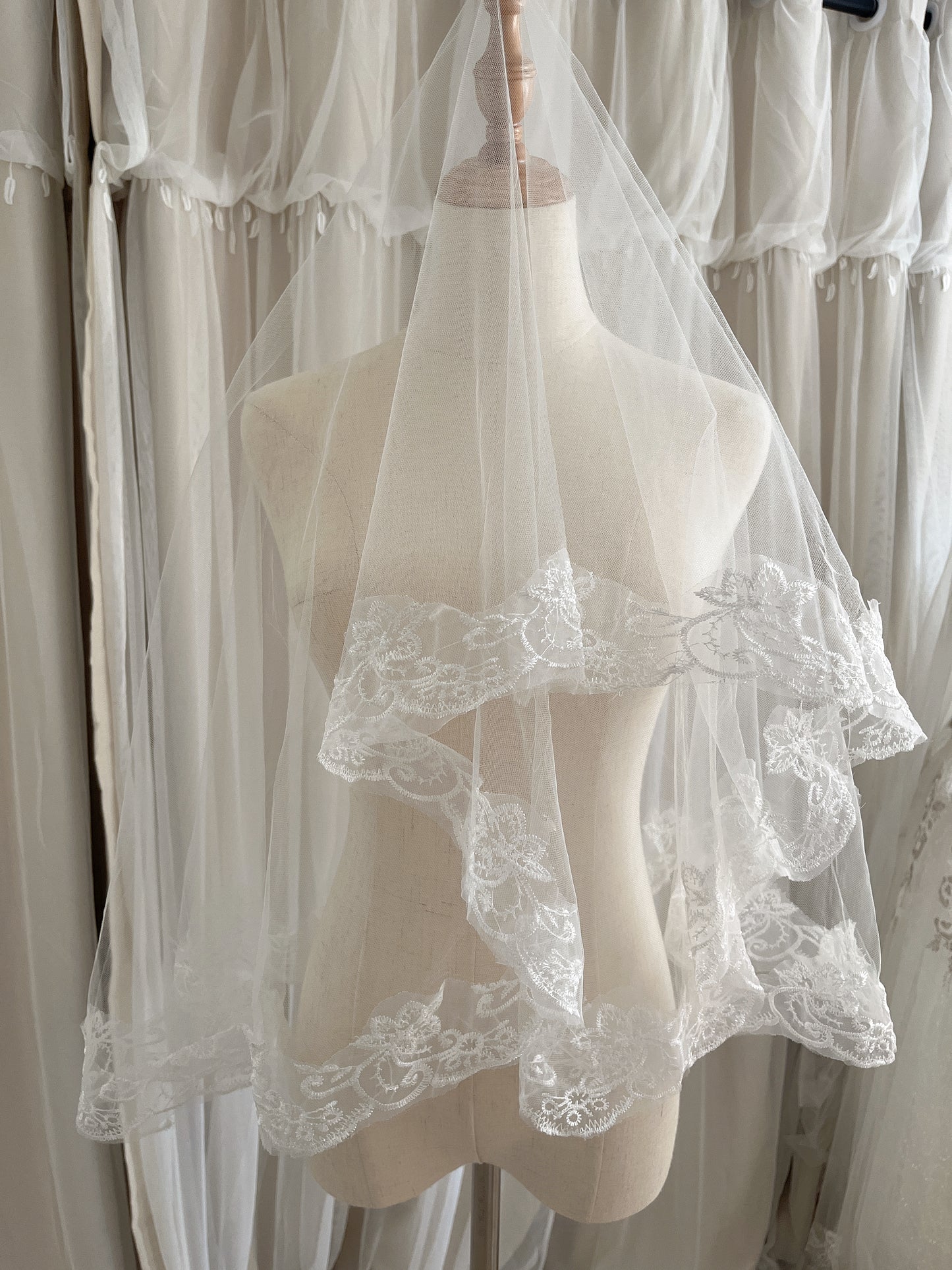 Embroidered Edge Veil (no comb)